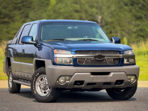Used 2002 Chevrolet Avalanche 2500 AWD/4WD image 1