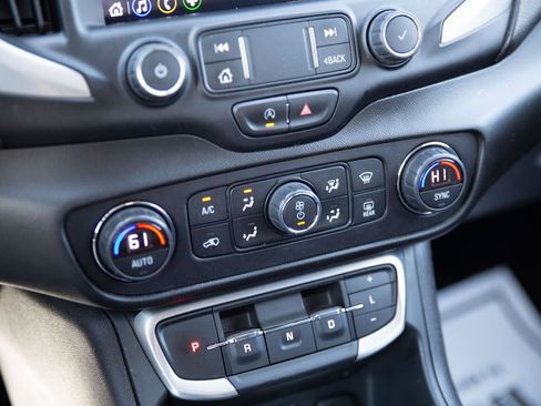 Used 2022 GMC Terrain SLT image 14