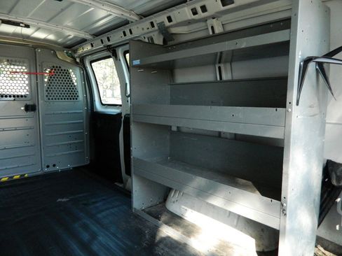 Used 2017 Chevrolet Express 2500 image 12