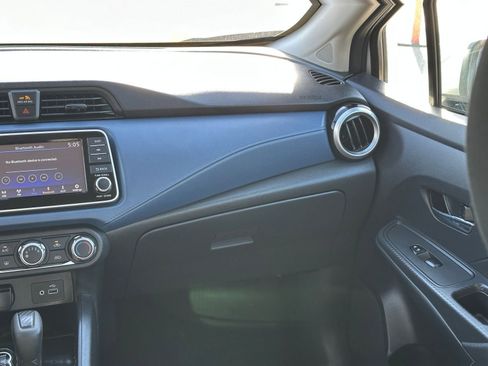 Used 2025 Nissan Versa SV image 33