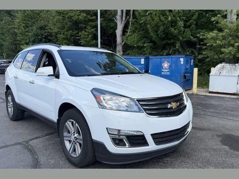 Used 2017 Chevrolet Traverse LT FWD image 1