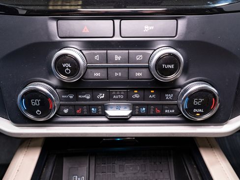 Used 2022 Ford Expedition Max XLT image 22