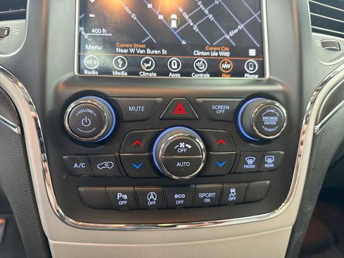 Used 2018 Jeep Grand Cherokee Limited image 16