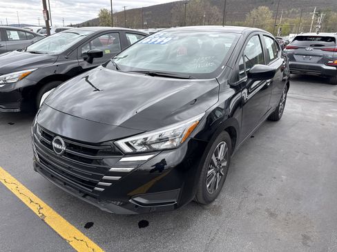 Used 2025 Nissan Versa SV FWD image 1
