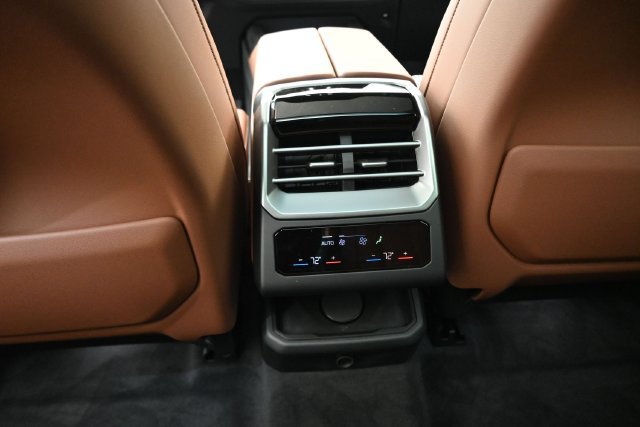 New 2027 BMW X5 xDrive40i w/ M Sport Professional Package AWD/4WD image 16