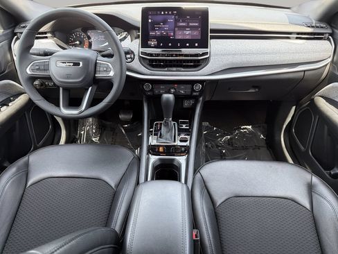 Used 2024 Jeep Compass Latitude AWD/4WD image 12