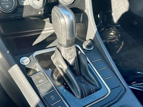 Used 2021 Volkswagen Jetta SEL Premium FWD image 17