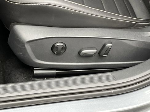 Used 2023 Volkswagen Jetta SE w/ Panoramic Sunroof Package image 11