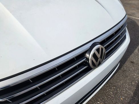 Used 2018 Volkswagen Passat 2.0T SE image 5