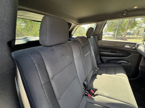 Used 2018 Jeep Grand Cherokee Laredo RWD image 14