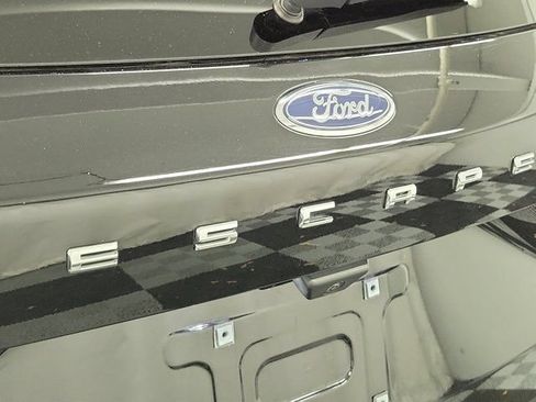 Used 2021 Ford Escape Titanium w/ Class II Trailer Tow Package AWD/4WD image 7