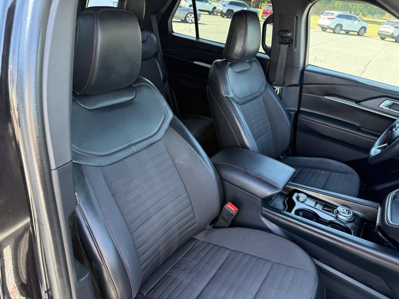 Used 2025 Ford Explorer ST-Line w/ ST-Line Street Pack AWD/4WD image 23