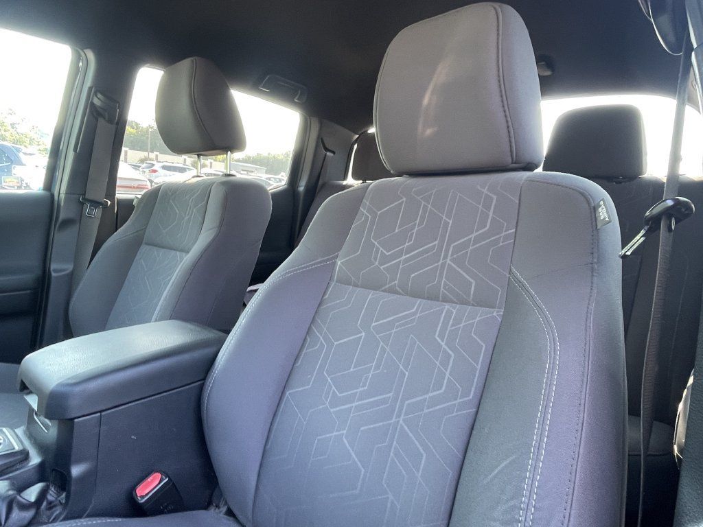 Used 2019 Toyota Tacoma TRD Sport w/ Technology Package AWD/4WD image 11