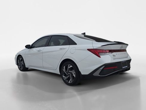 New 2025 Hyundai Elantra SEL image 5