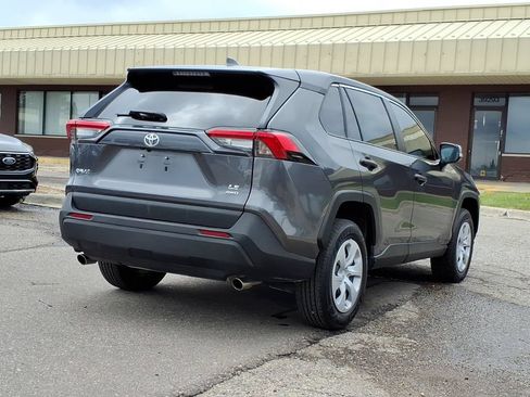 Used 2024 Toyota RAV4 LE AWD/4WD image 5