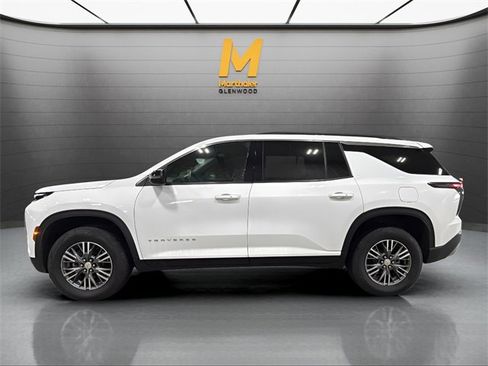 Used 2025 Chevrolet Traverse LT image 5