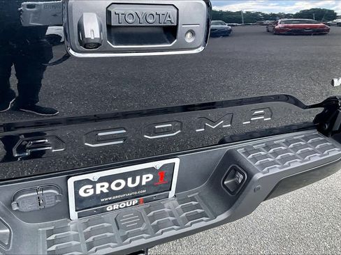 Used 2018 Toyota Tacoma TRD Off-Road w/ Technology Package AWD/4WD image 30