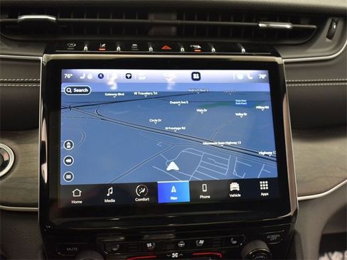 Used 2023 Jeep Grand Cherokee L Limited w/ Luxury Tech Group II image 11