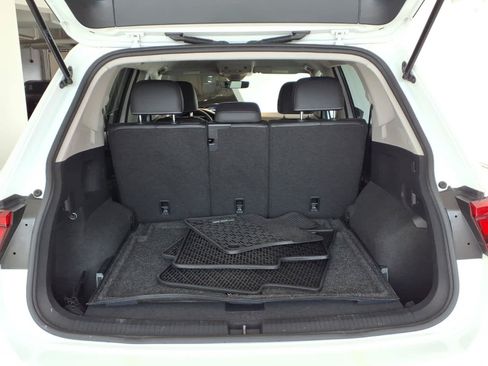 Used 2024 Volkswagen Tiguan SE AWD/4WD image 19