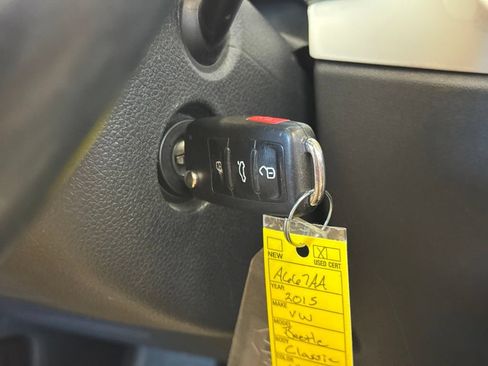 Used 2015 Volkswagen Beetle 1.8T FWD image 9