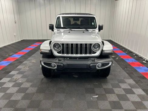 Used 2024 Jeep Wrangler Sahara image 24