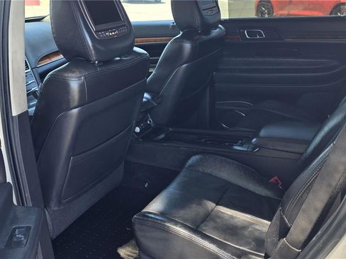 Used 2013 Lincoln MKT AWD image 13