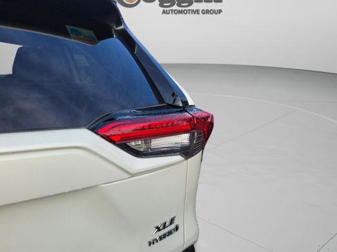 Used 2021 Toyota RAV4 XLE Premium AWD/4WD image 20