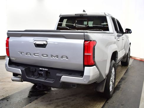 Used 2024 Toyota Tacoma Limited w/ Limited Package (LT) image 11