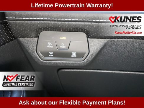 Used 2025 Volkswagen Atlas SE AWD/4WD image 28