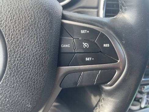 Used 2018 Jeep Grand Cherokee Altitude AWD/4WD image 21