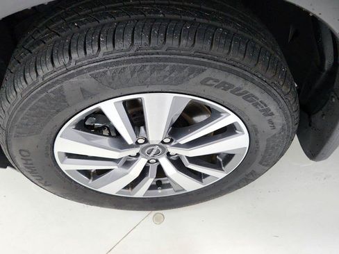 Used 2025 Nissan Pathfinder SL FWD image 37