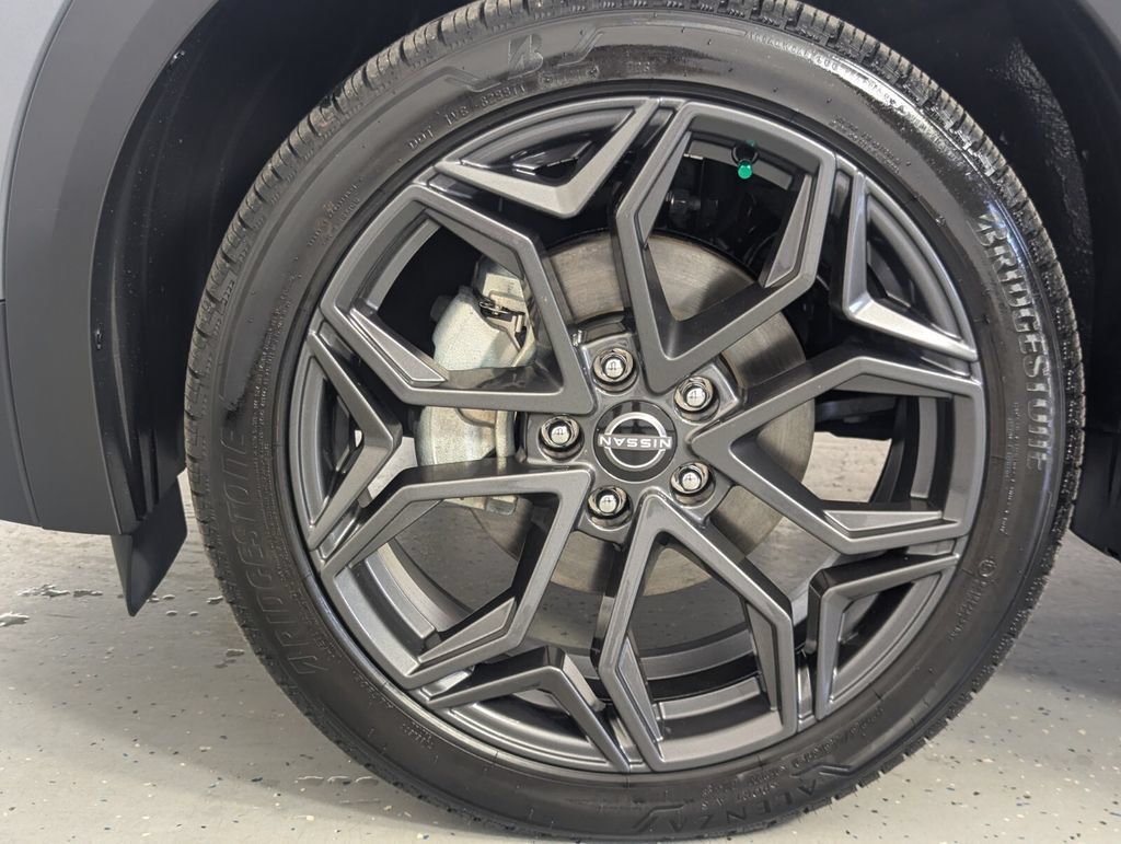 Used 2025 Nissan Kicks SR FWD image 8