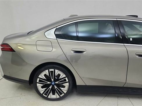 Used 2025 BMW i5 xDrive40 image 7
