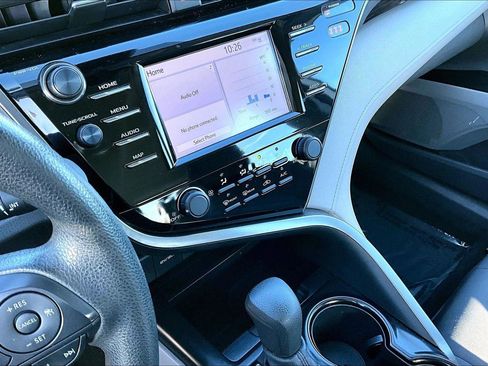 Used 2020 Toyota Camry LE image 8