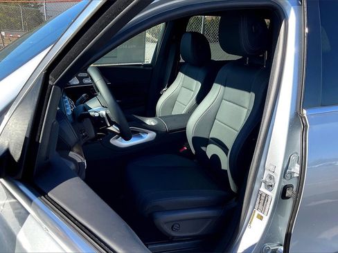 New 2025 Mercedes-Benz GLS 450 4MATIC image 9