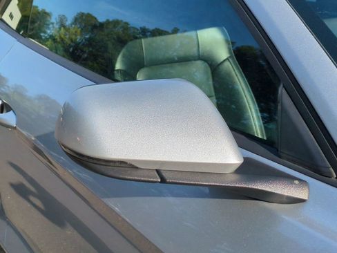 Used 2017 Ford Mustang Premium image 12