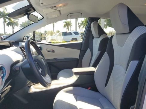 Used 2017 Toyota Prius Four image 13