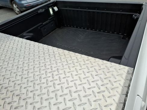 Used 2020 Toyota Tacoma SR image 13