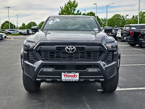 Used 2024 Toyota Tacoma TRD Off-Road AWD/4WD image 4