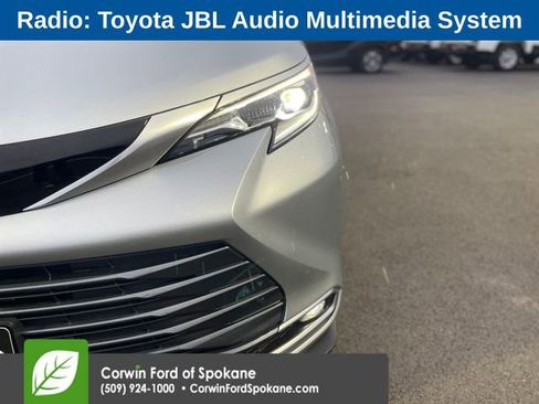 Used 2025 Toyota Sienna Platinum image 8