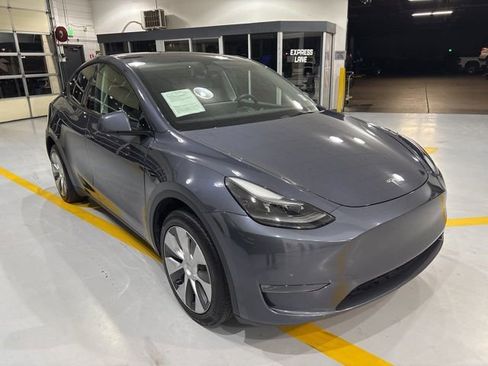 Used 2023 Tesla Model Y Long Range image 4