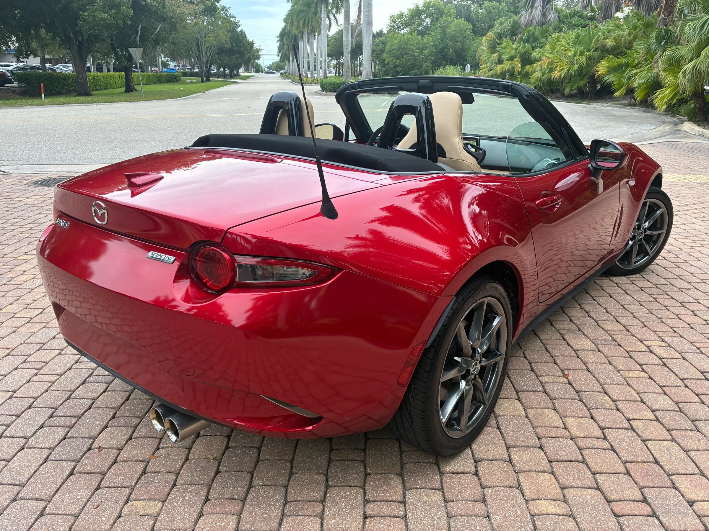 Used 2016 MAZDA MX-5 Miata Grand Touring RWD image 4