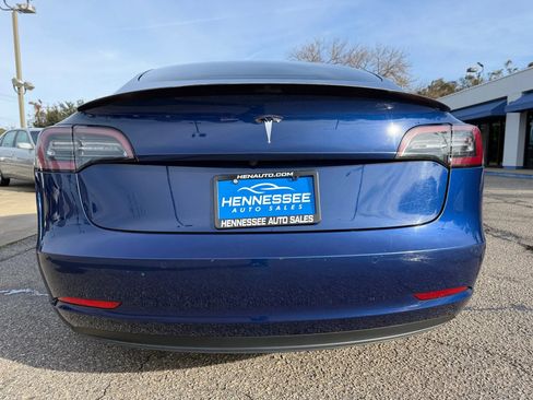 Used 2022 Tesla Model 3 Standard Range image 40