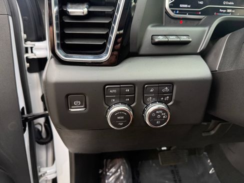 Used 2024 GMC Sierra 2500 Denali Ultimate AWD/4WD image 9