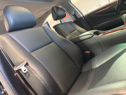 Used 2011 Lexus LS 460 AWD w/ Comfort Pkg image 24