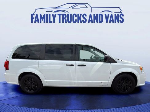 Used 2019 Dodge Grand Caravan SE w/ UConnect Hands-Free Group FWD image 6