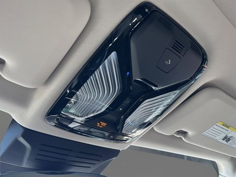 Used 2023 BMW X7 xDrive40i w/ Executive Package image 23