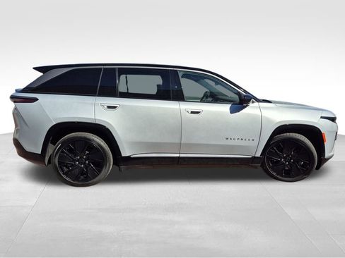 Used 2025 Jeep Wagoneer S Launch Edition image 10