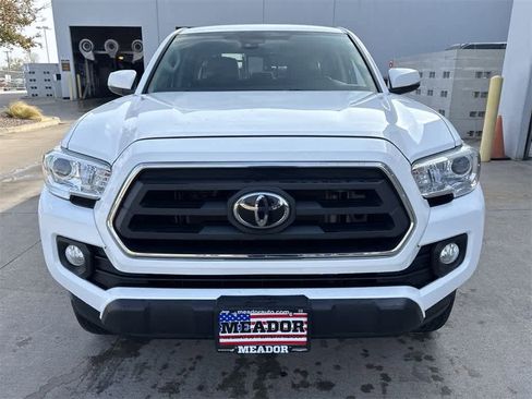 Used 2022 Toyota Tacoma SR5 w/ Technology Package image 7