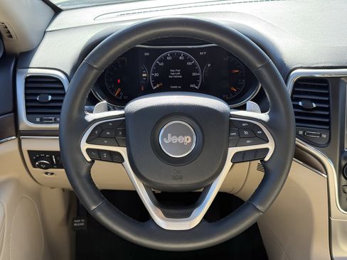 Used 2017 Jeep Grand Cherokee Limited image 15